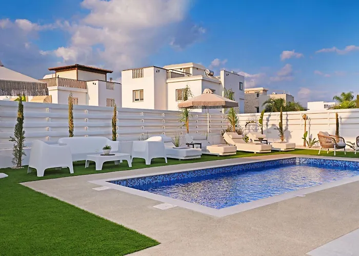 Esmeralda - Luxury In Pernera Nyaraló