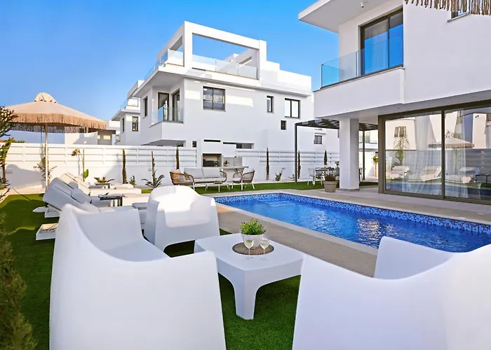 Esmeralda - Luxury In Pernera