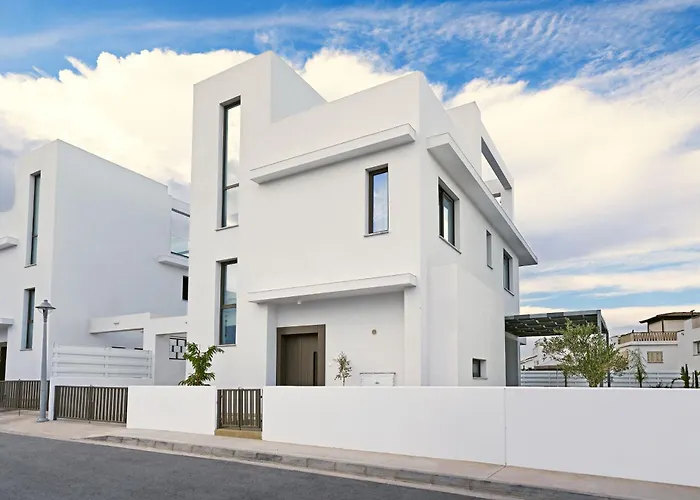 Esmeralda - Luxury In Pernera * Paralimni