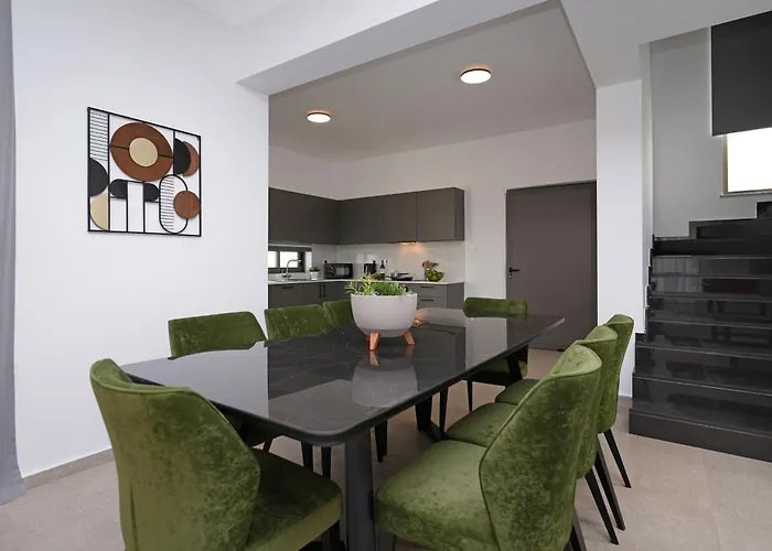 Esmeralda - Luxury In Pernera * Paralimni