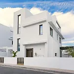 Esmeralda - Luxury In Pernera * Paralimni